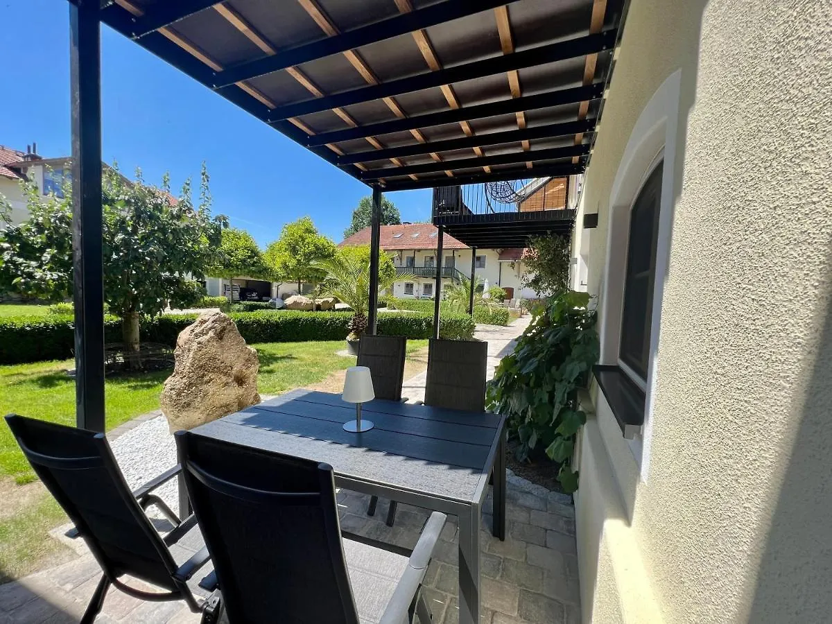 Gut Schwarz-N Hof Ferienwohnungen Bad Griesbach  Apartment