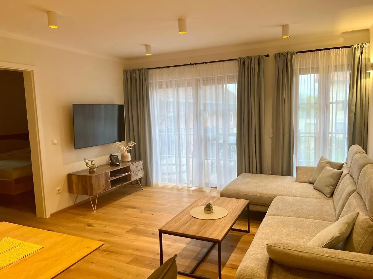 Gut Schwarz-N Hof Ferienwohnungen Bad Griesbach  Apartment
