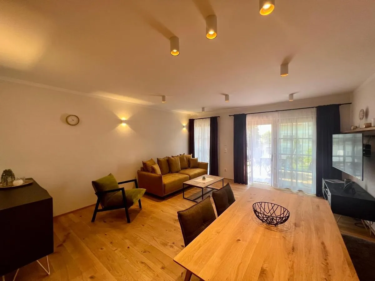 Gut Schwarz-N Hof Ferienwohnungen Bad Griesbach  Apartment